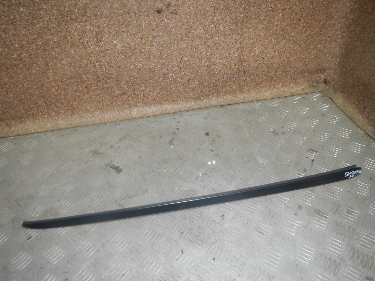 Молдинг лобового стекла