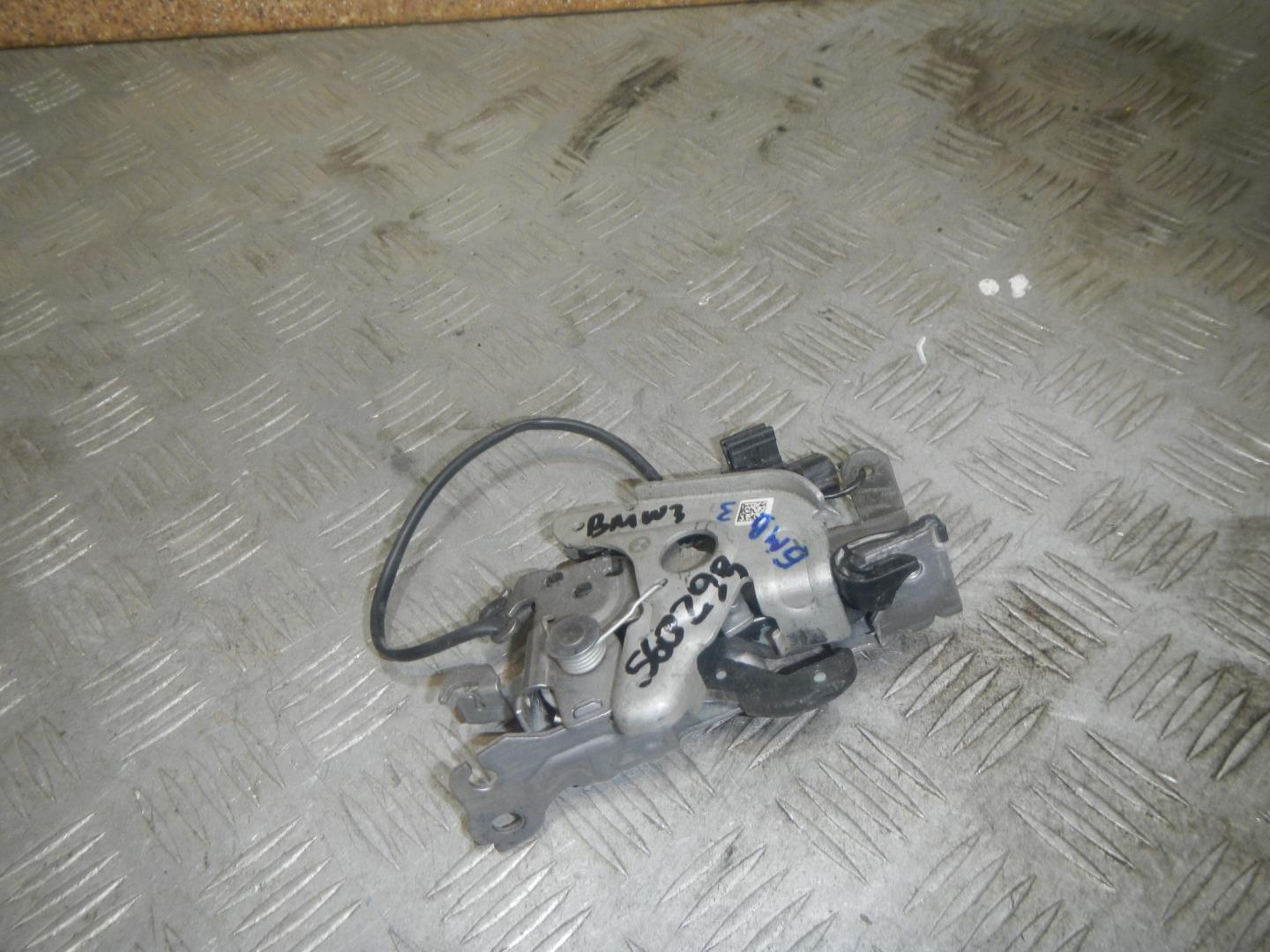 Замок капота