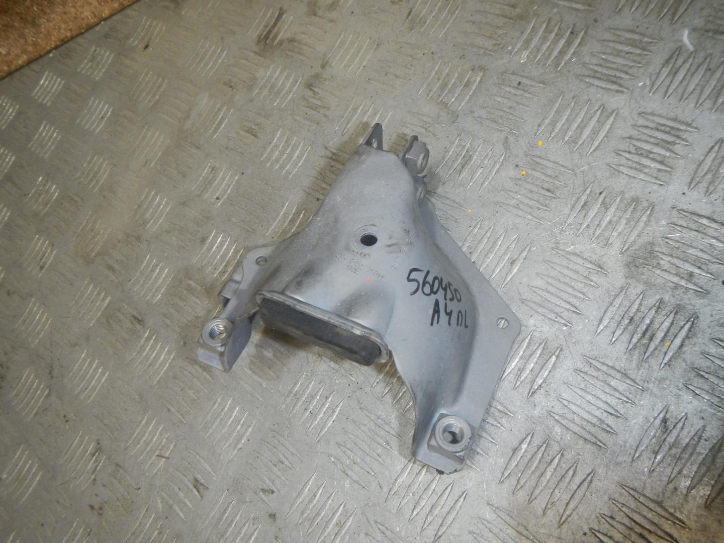 Кронштейн двигателя левый