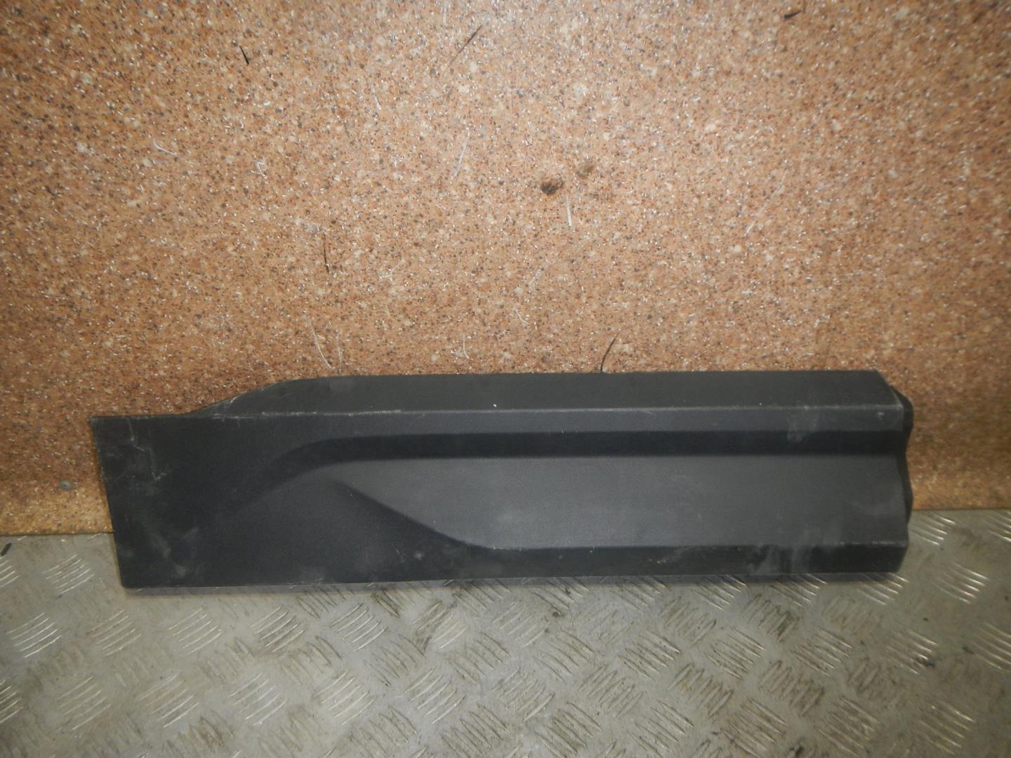 Молдинг задней правой двери