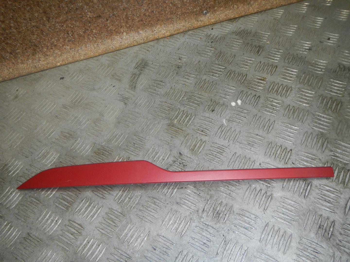 Молдинг переднего бампера правый