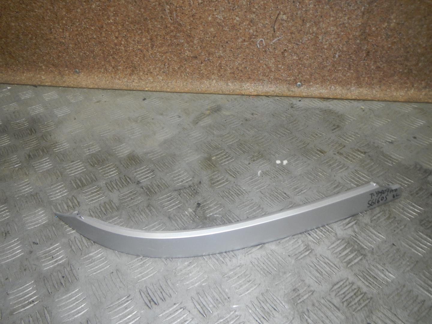 Молдинг заднего бампера