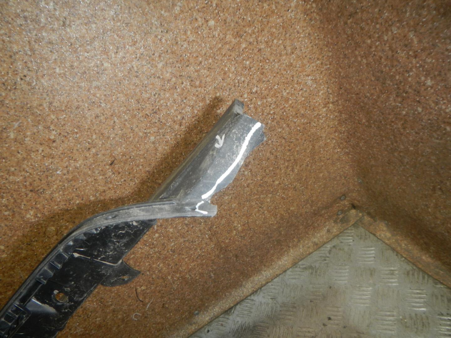 Кожух замка капота