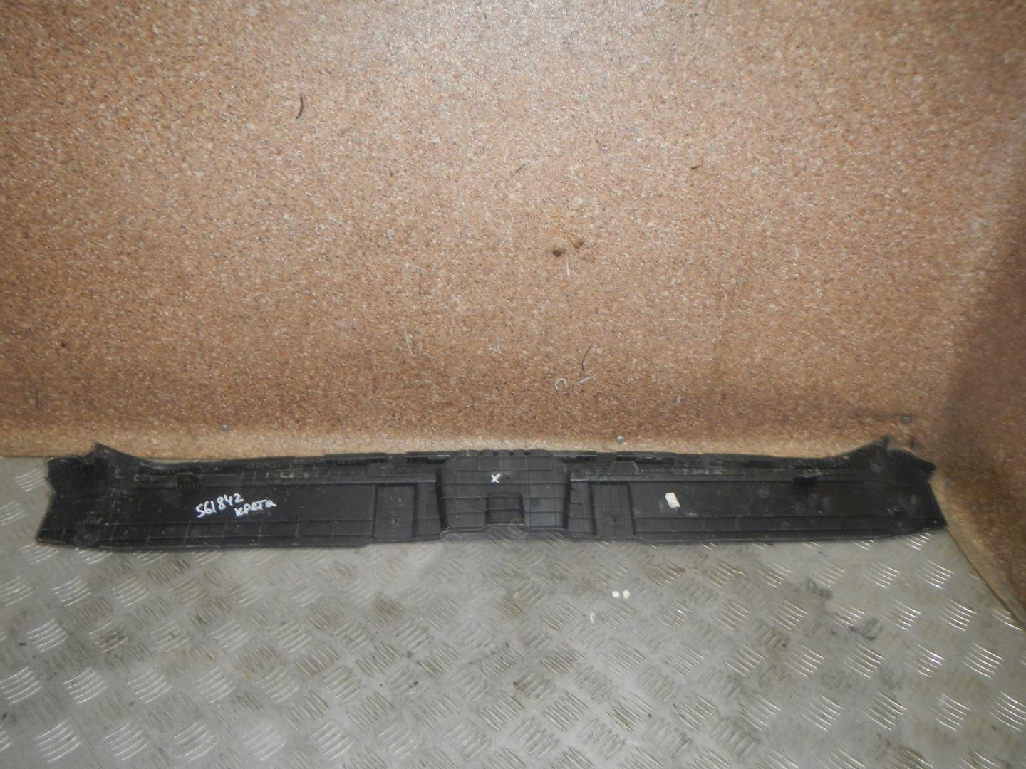 Кожух замка капота