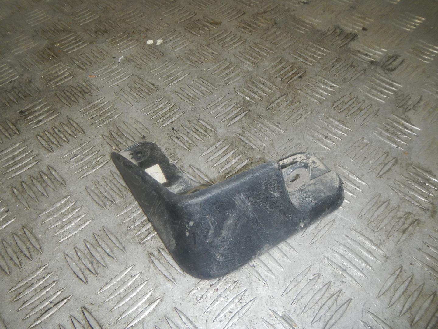 Брызговик задний левый