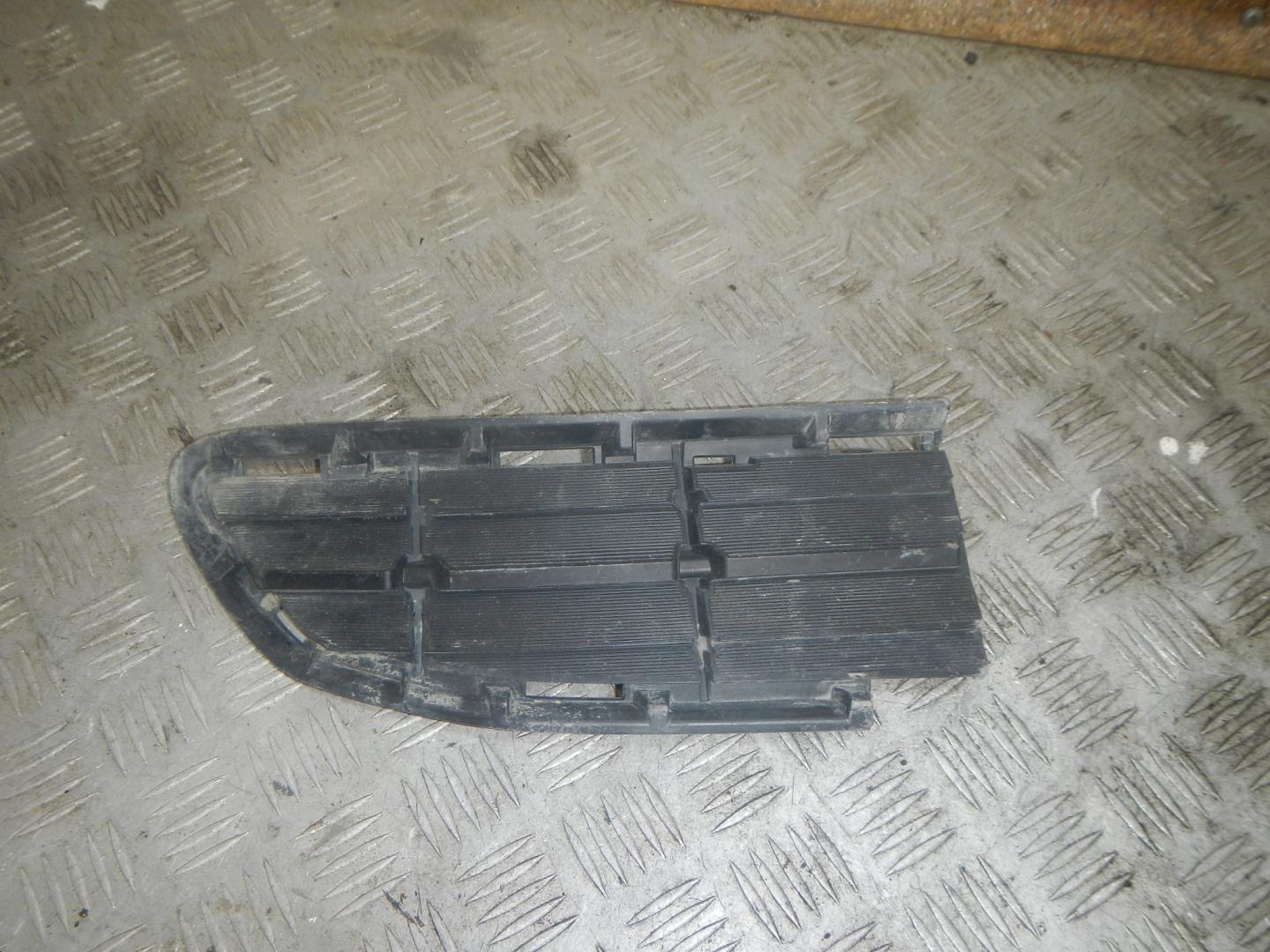 Решетка в бампер левая