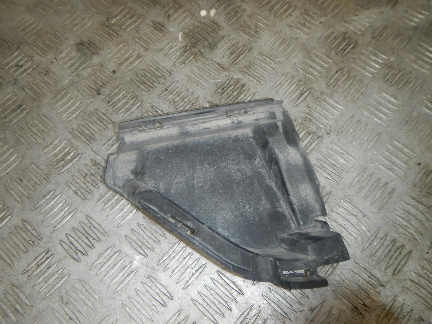 Воздуховод радиатора правый