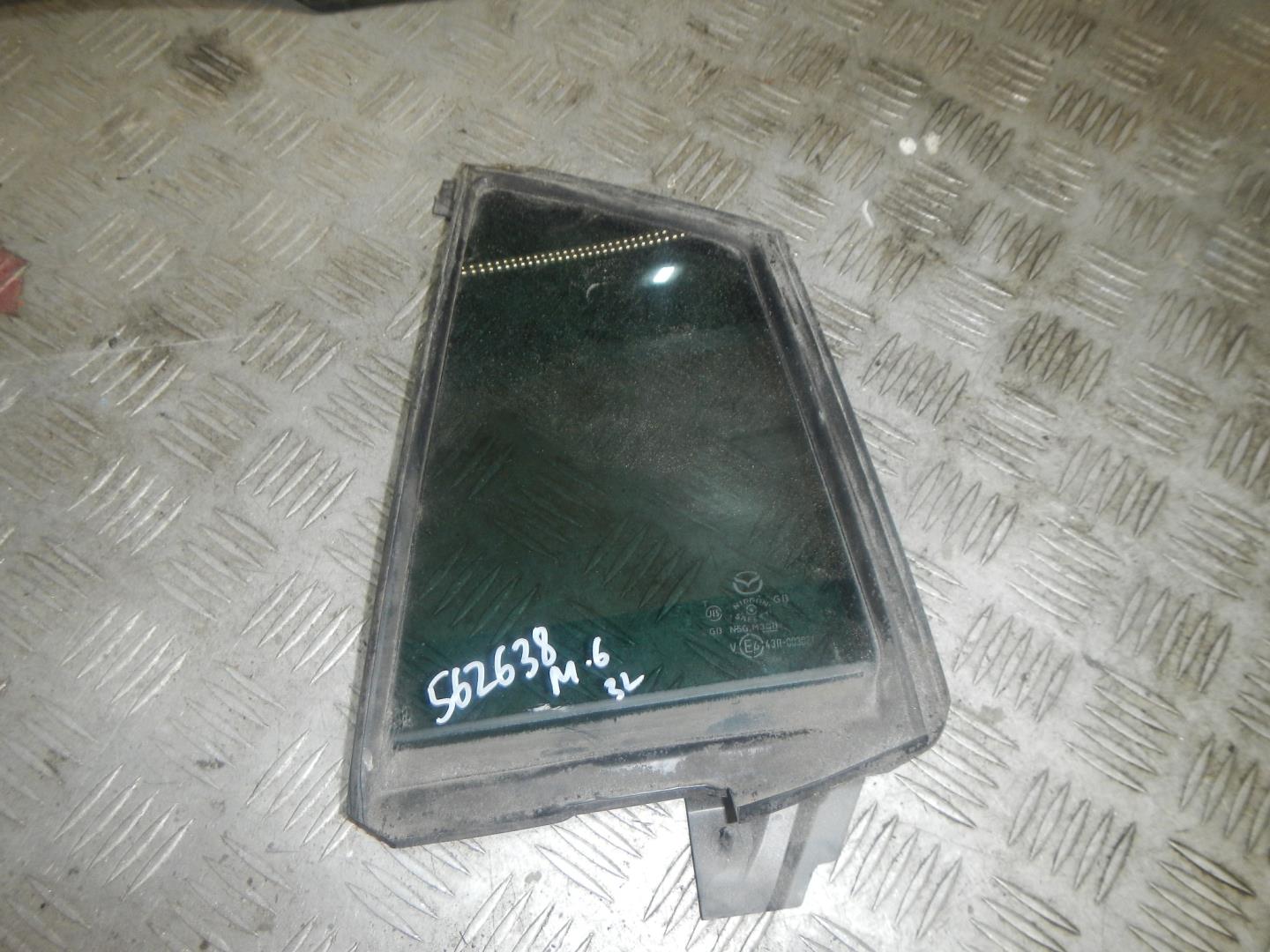 Стекло двери задней левой (форточка)