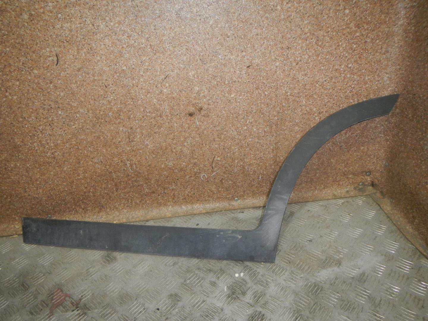 Молдинг задней левой двери