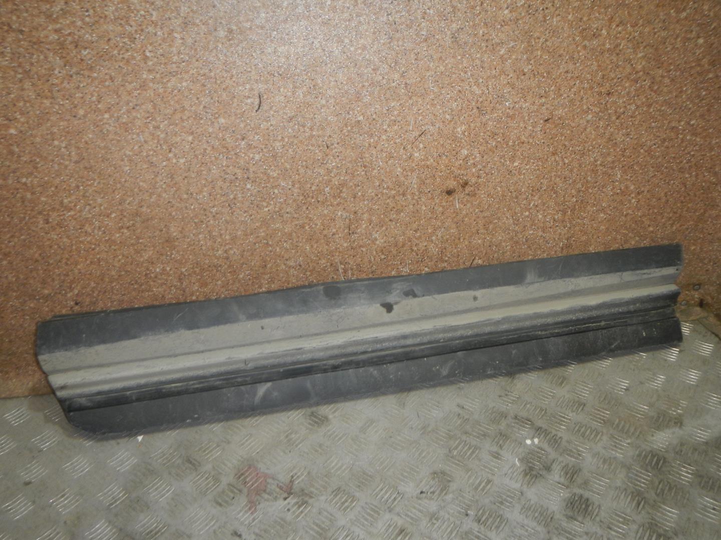 Молдинг передней правой двери