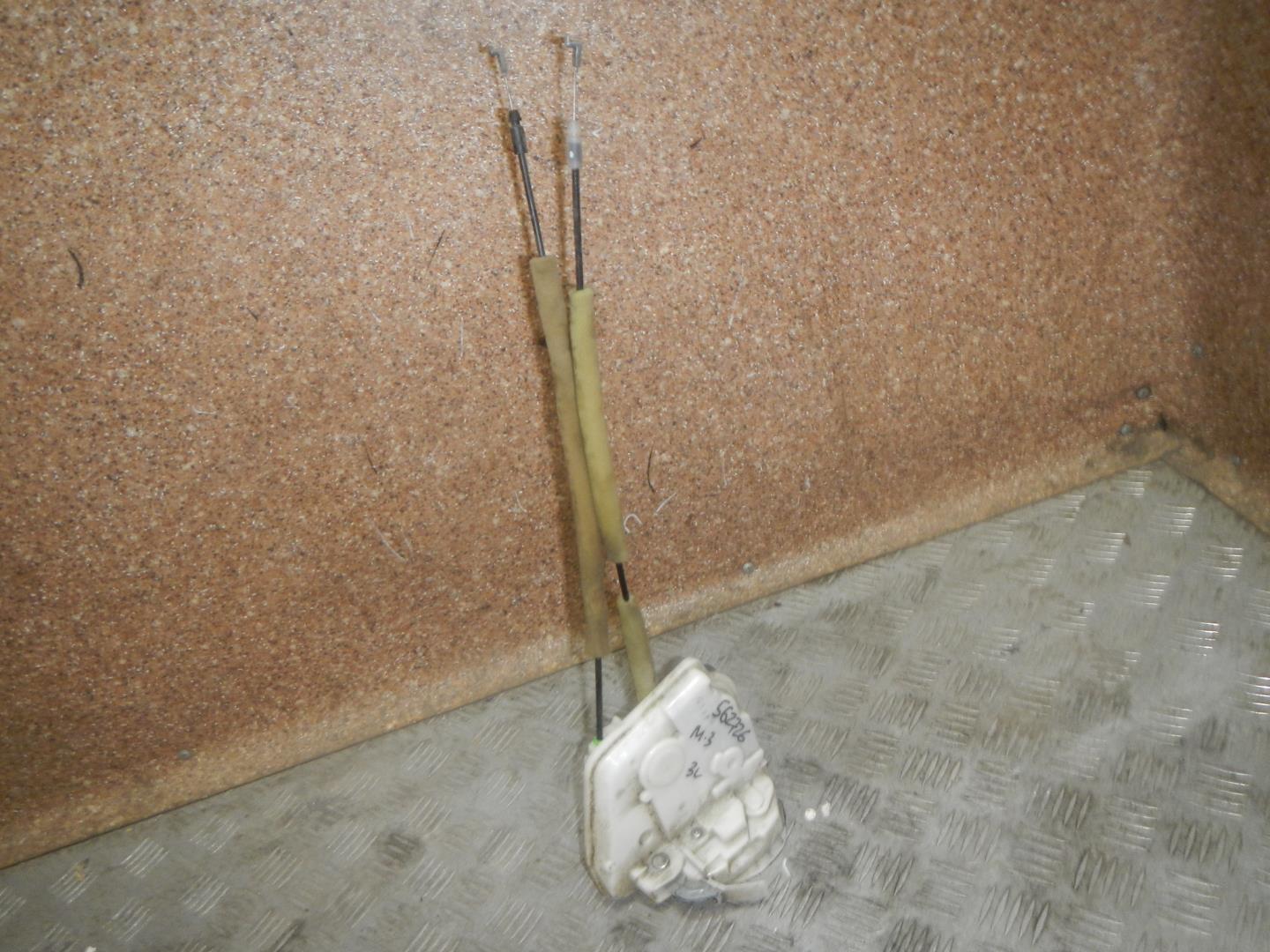 Замок двери задней левой
