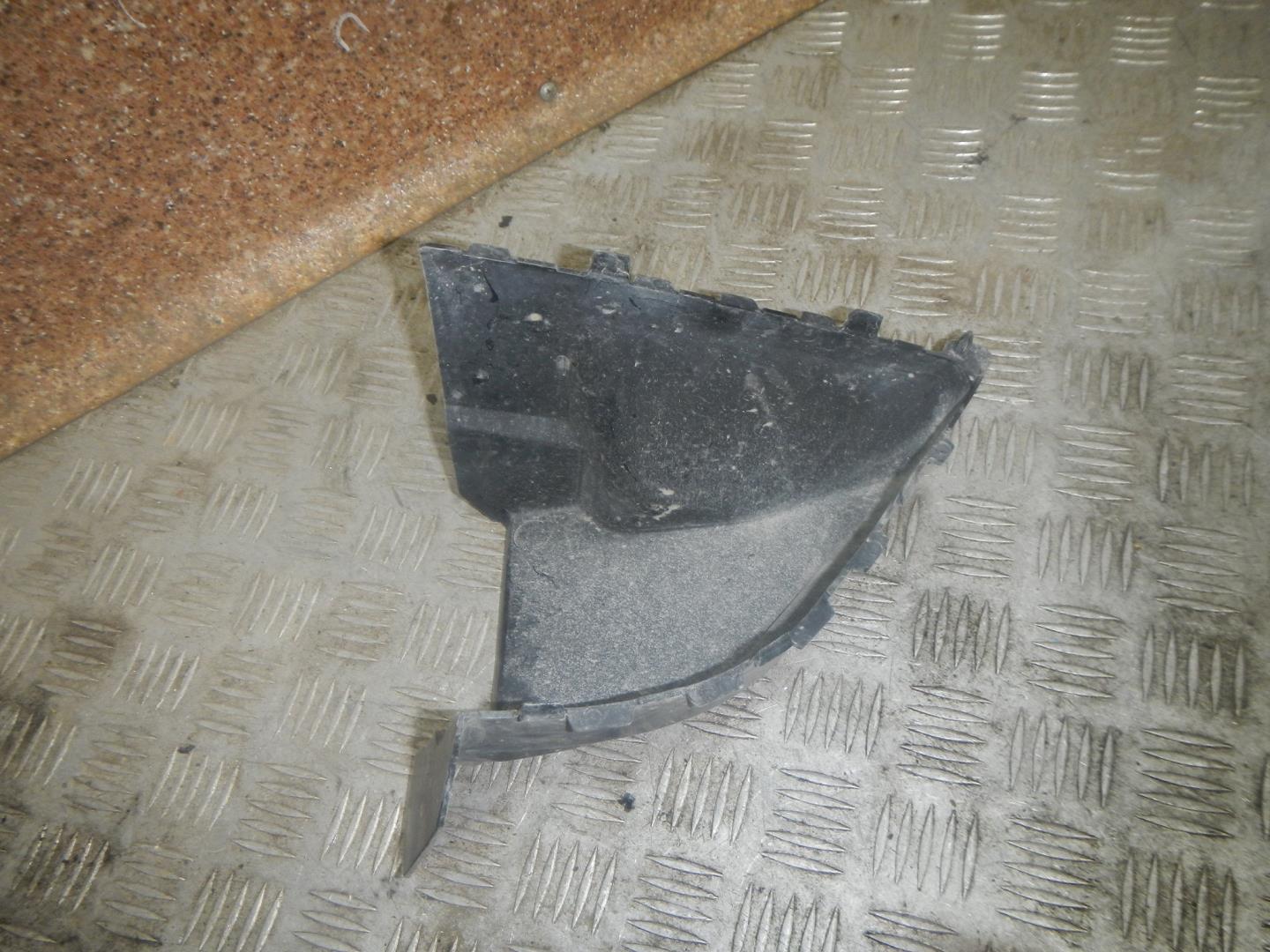 Воздуховод радиатора левый