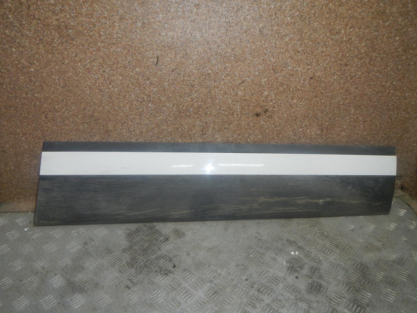 Молдинг передней правой двери