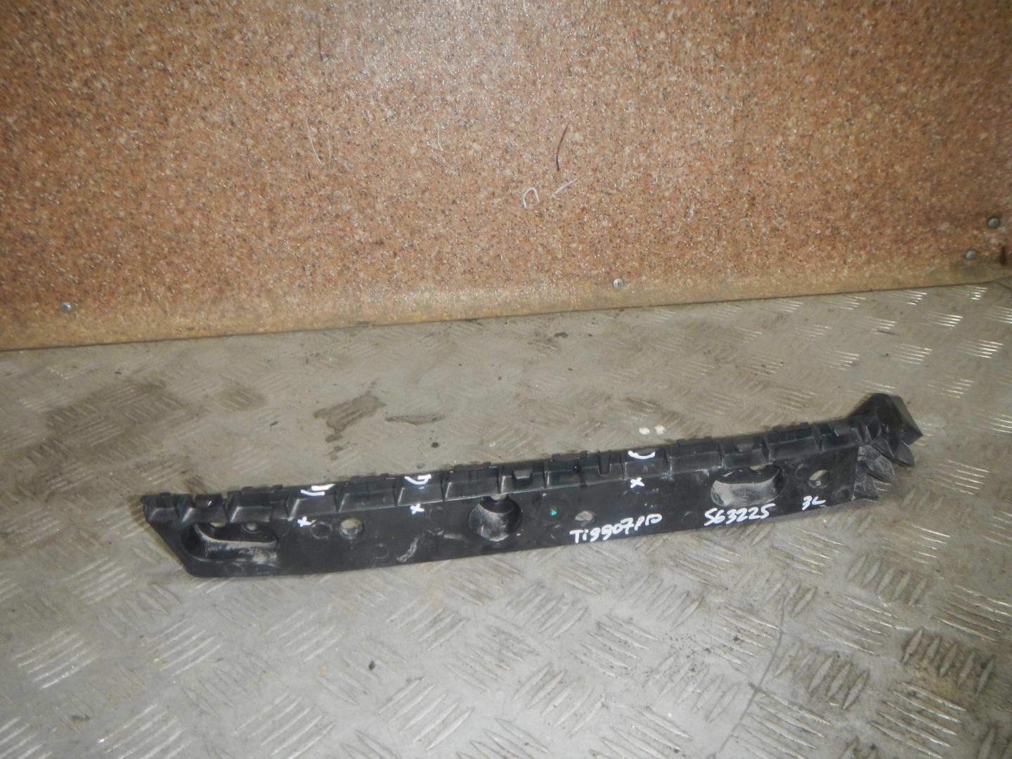 Кронштейн заднего бампера левый