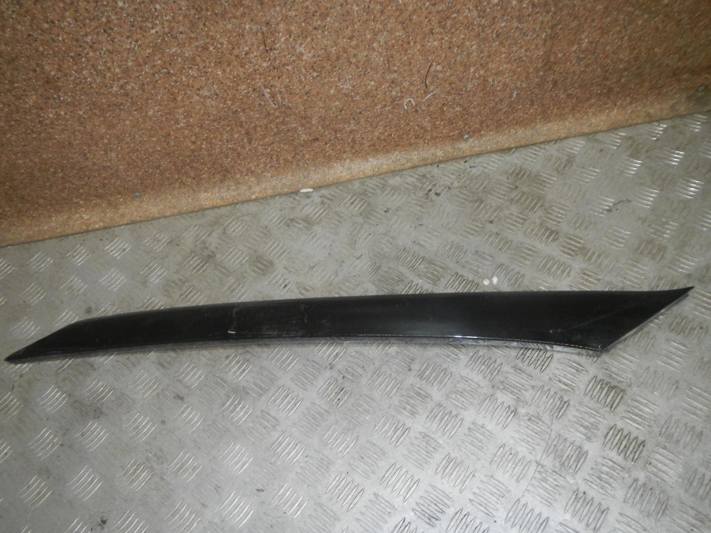 Молдинг лобового стекла