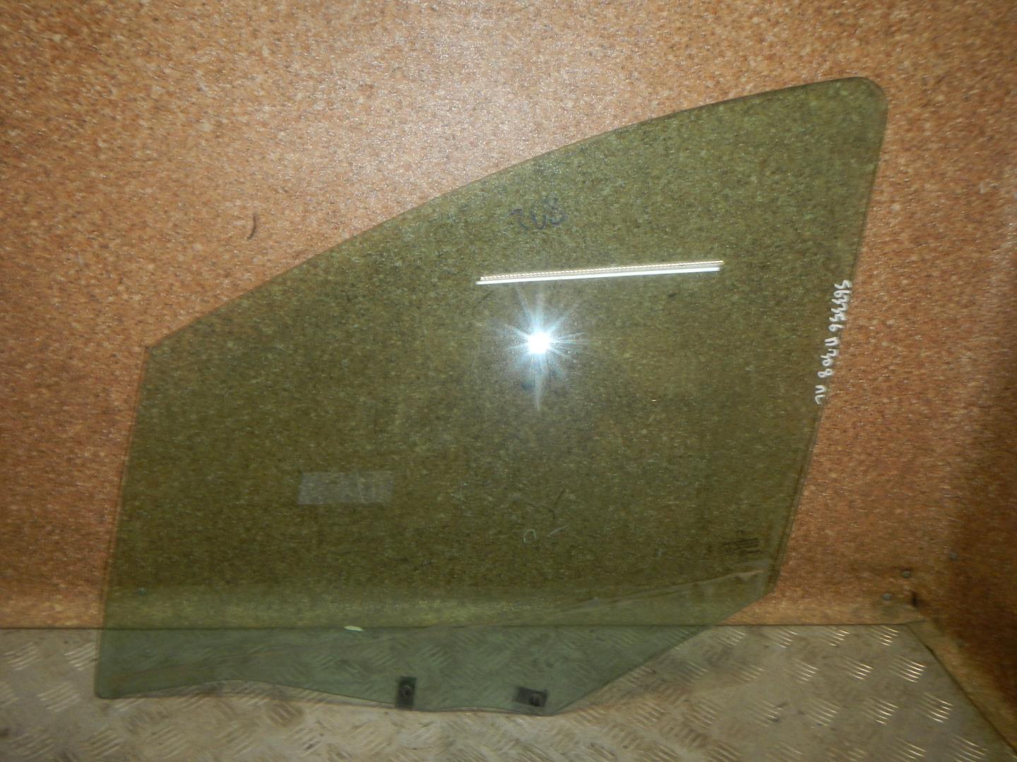 Стекло двери передней левой