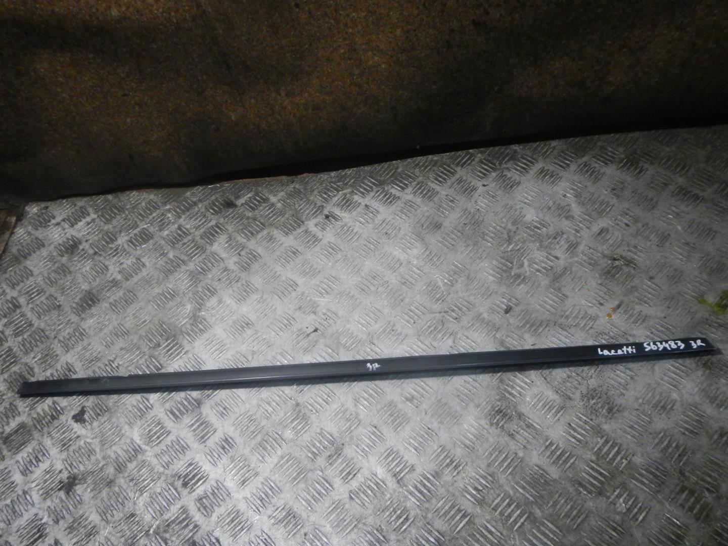 Накладка стекла заднего правого