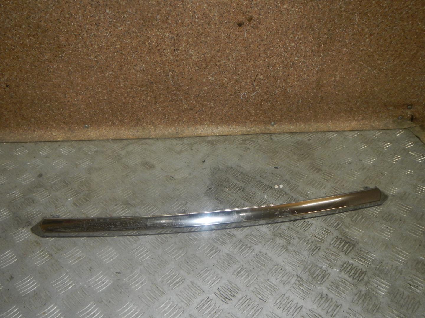 Накладка двери багажника