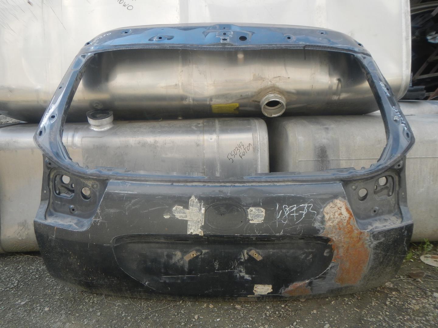 Дверь багажника