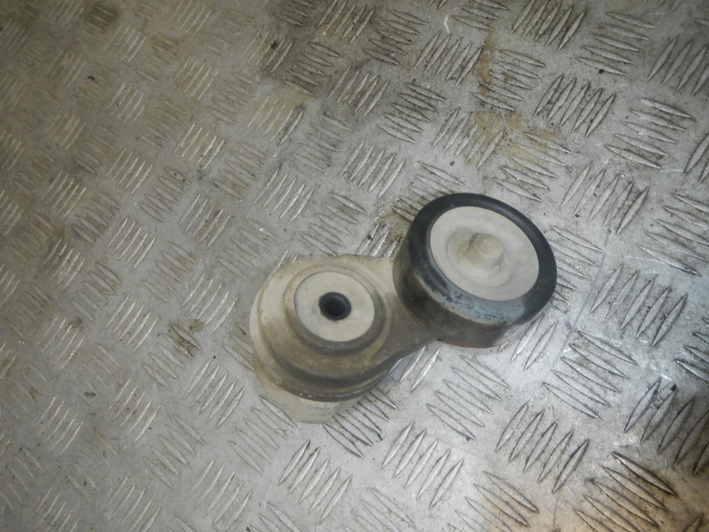 Ролик-натяжитель