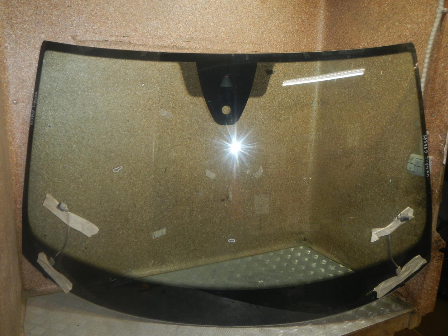 Стекло лобовое (ветровое)