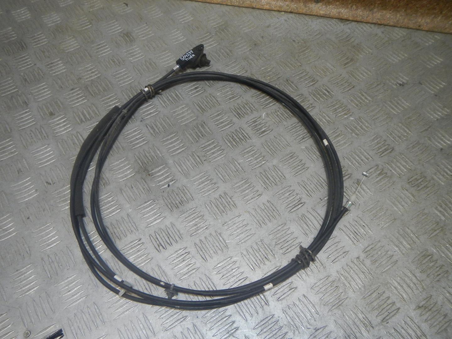 Трос лючка бензобака