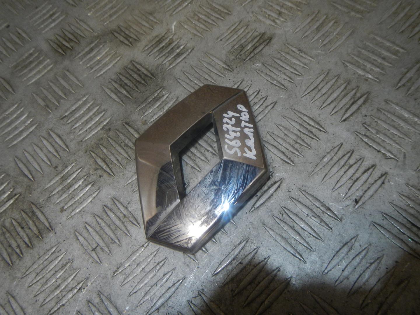 Эмблема на крышку багажника