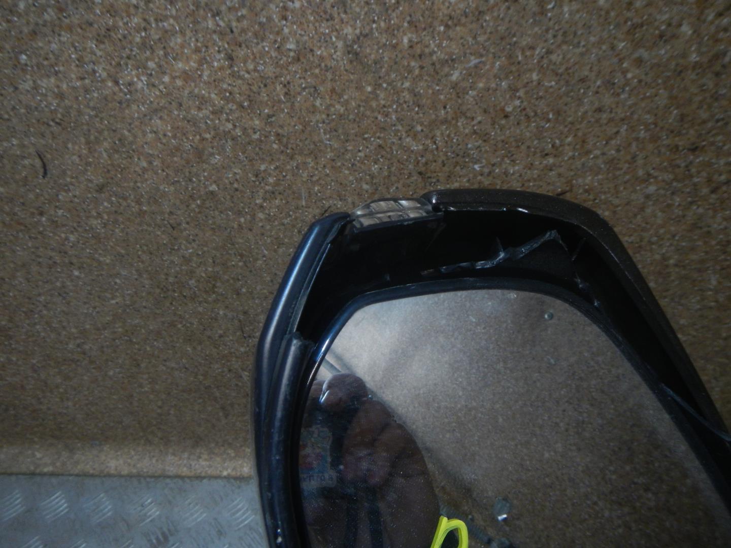 Зеркало правое электрическое