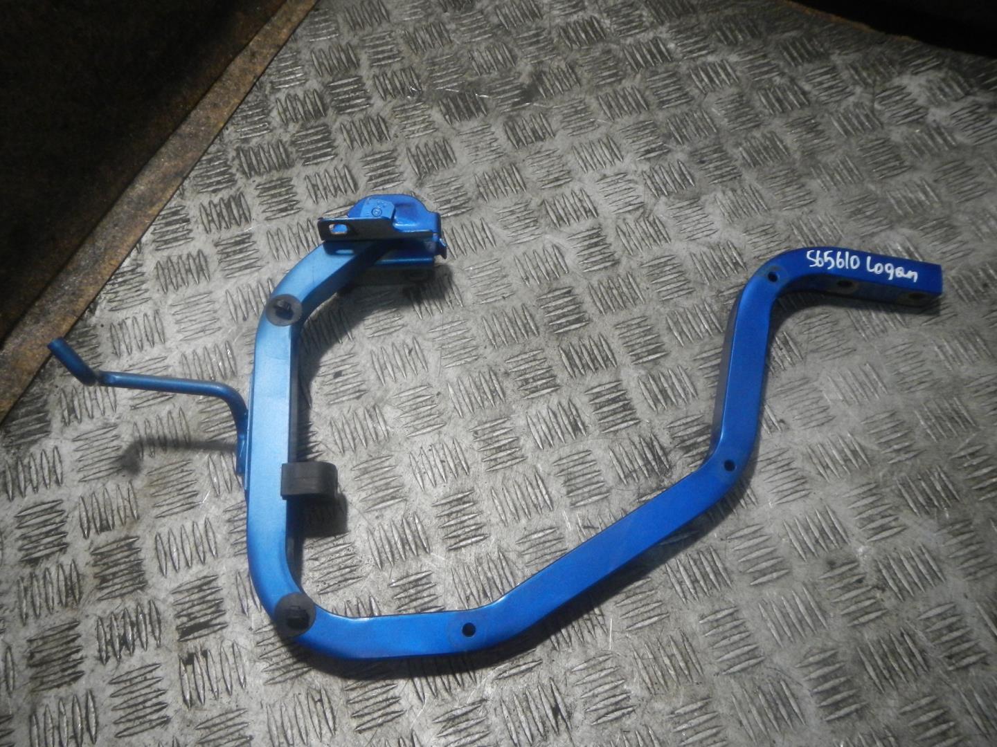 Петля крышки багажника