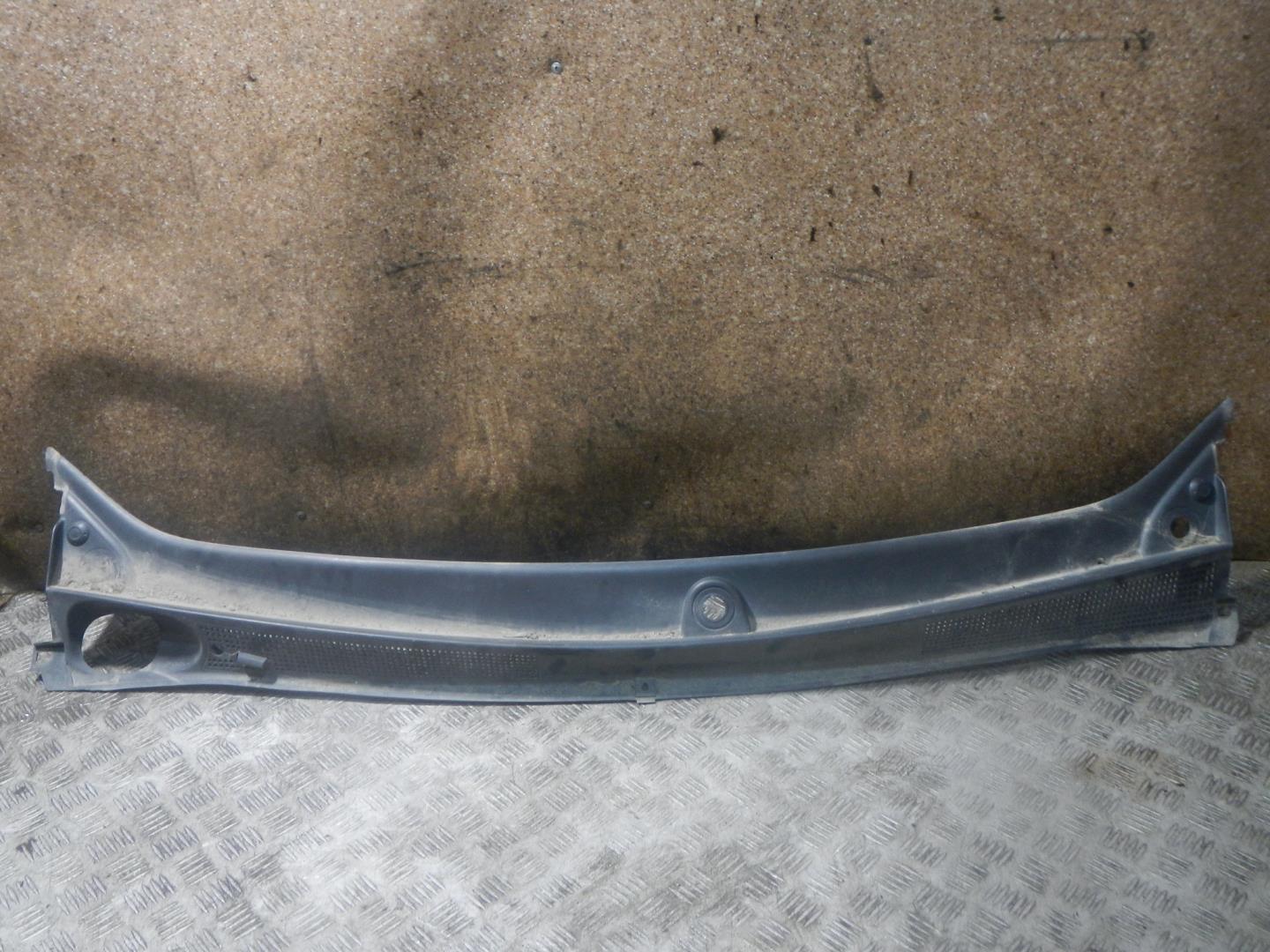 Решетка стеклоочистителей (Жабо)