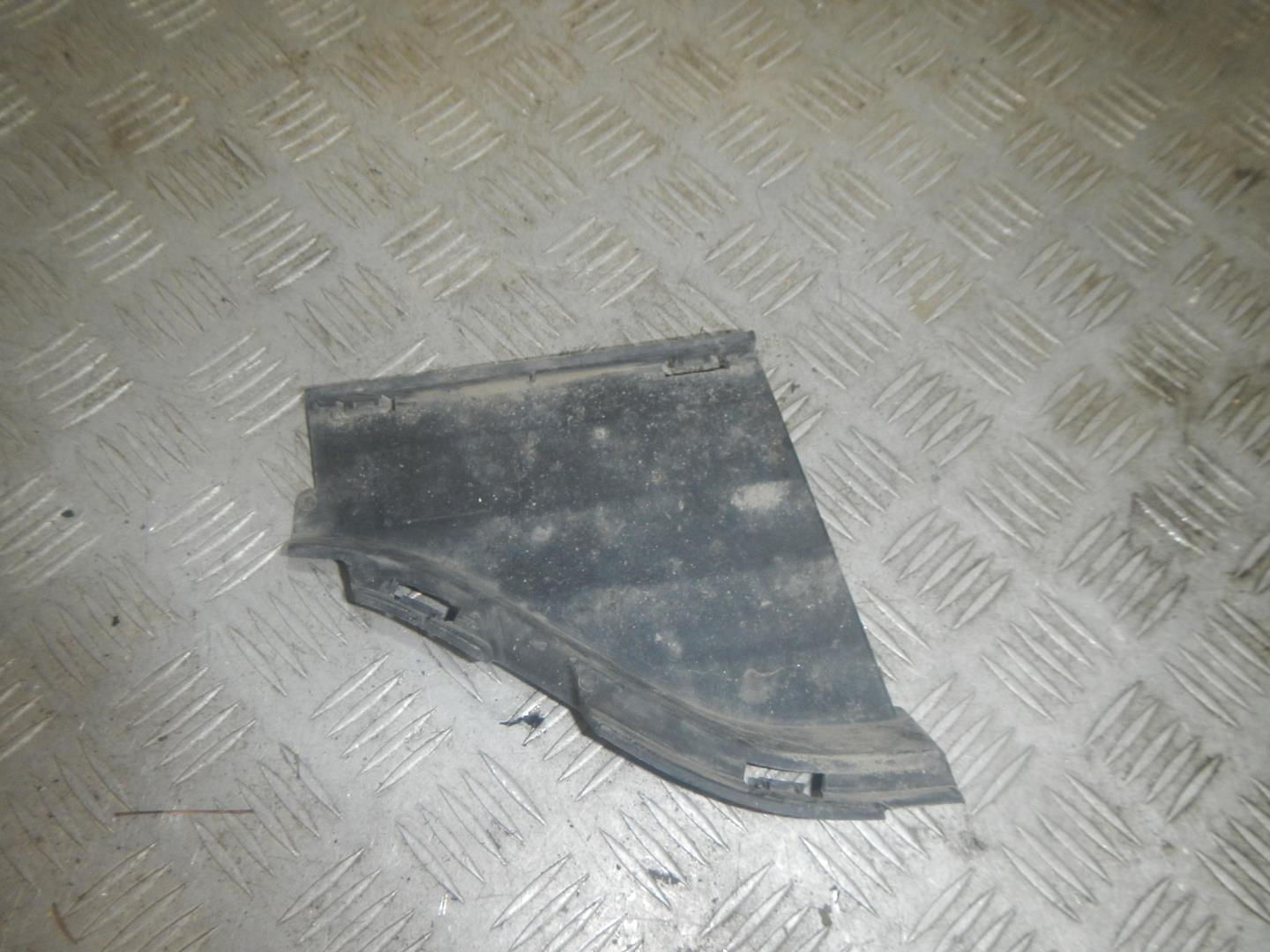 Воздуховод радиатора правый