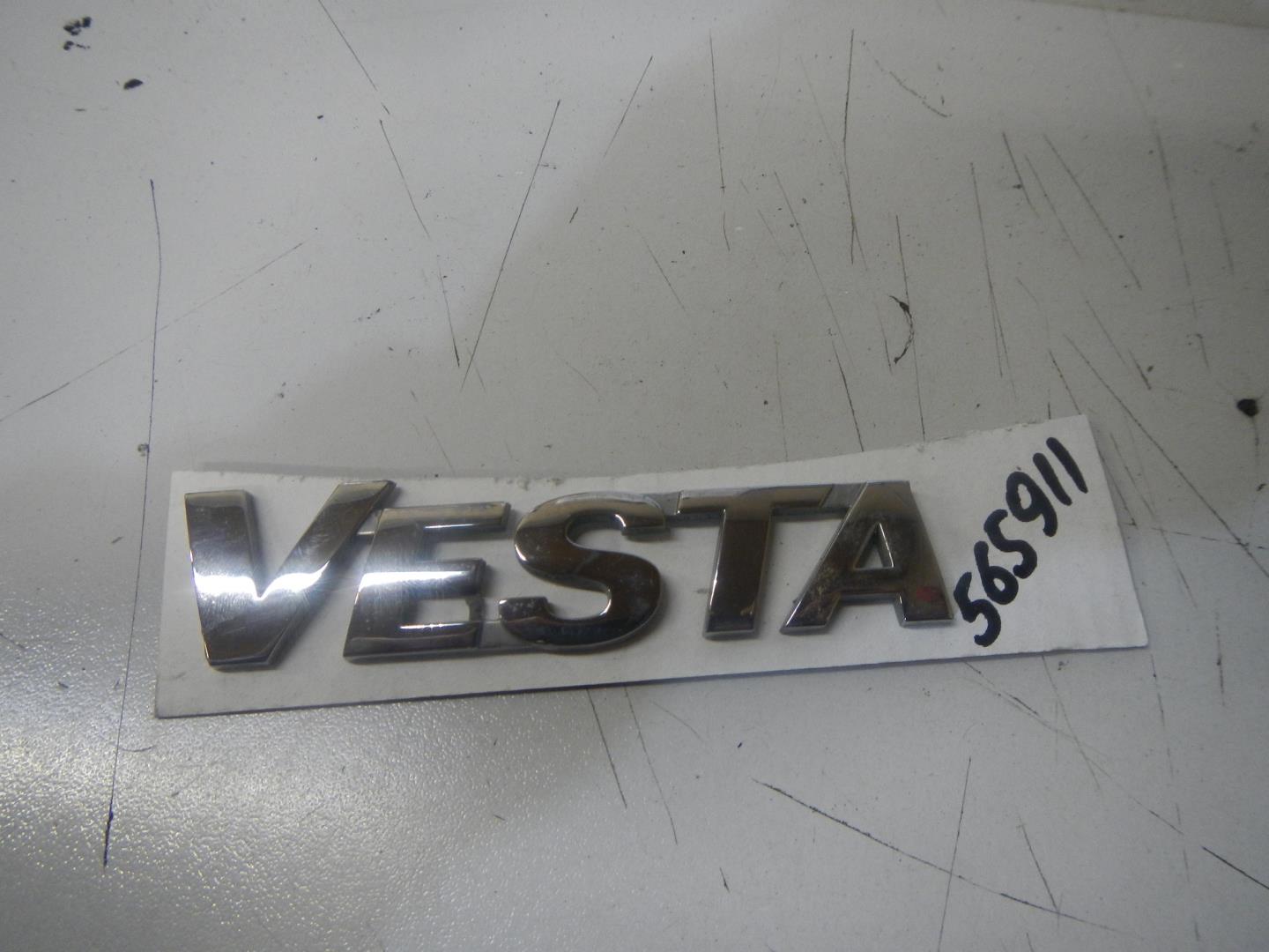 Эмблема на крышку багажника