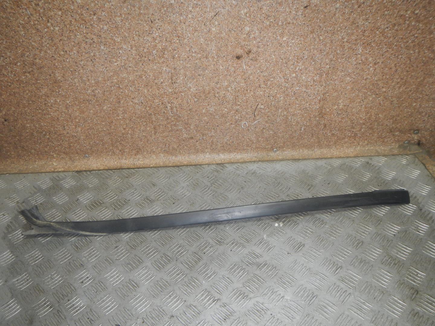 Молдинг лобового стекла