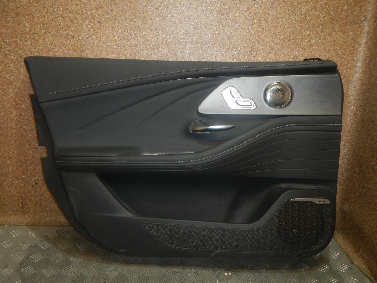 Обшивка двери передней левой