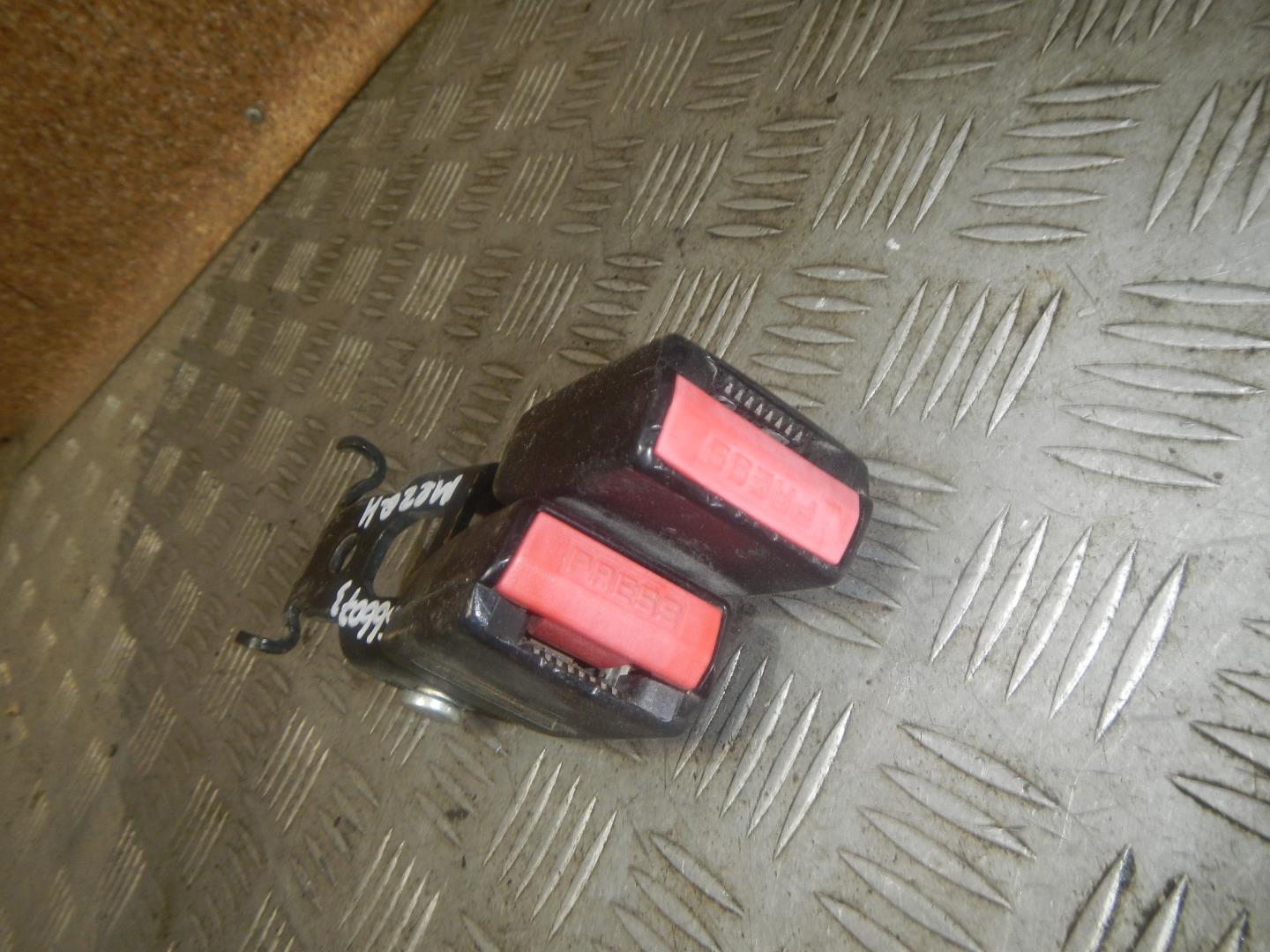 Ответная часть ремня безопасности