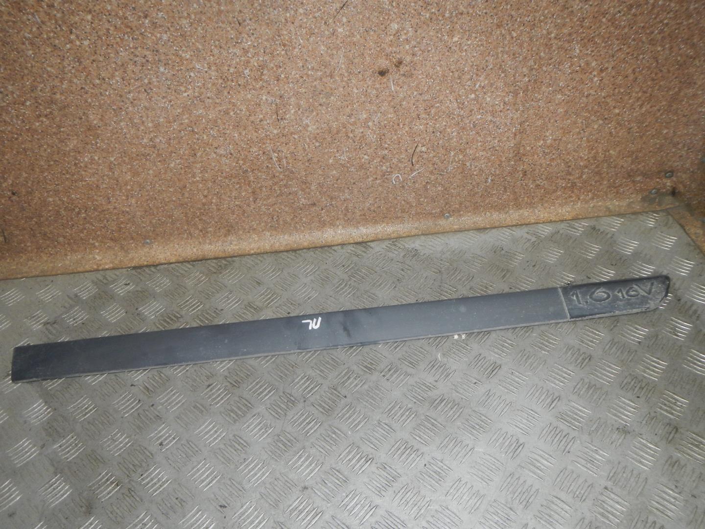 Молдинг передней правой двери