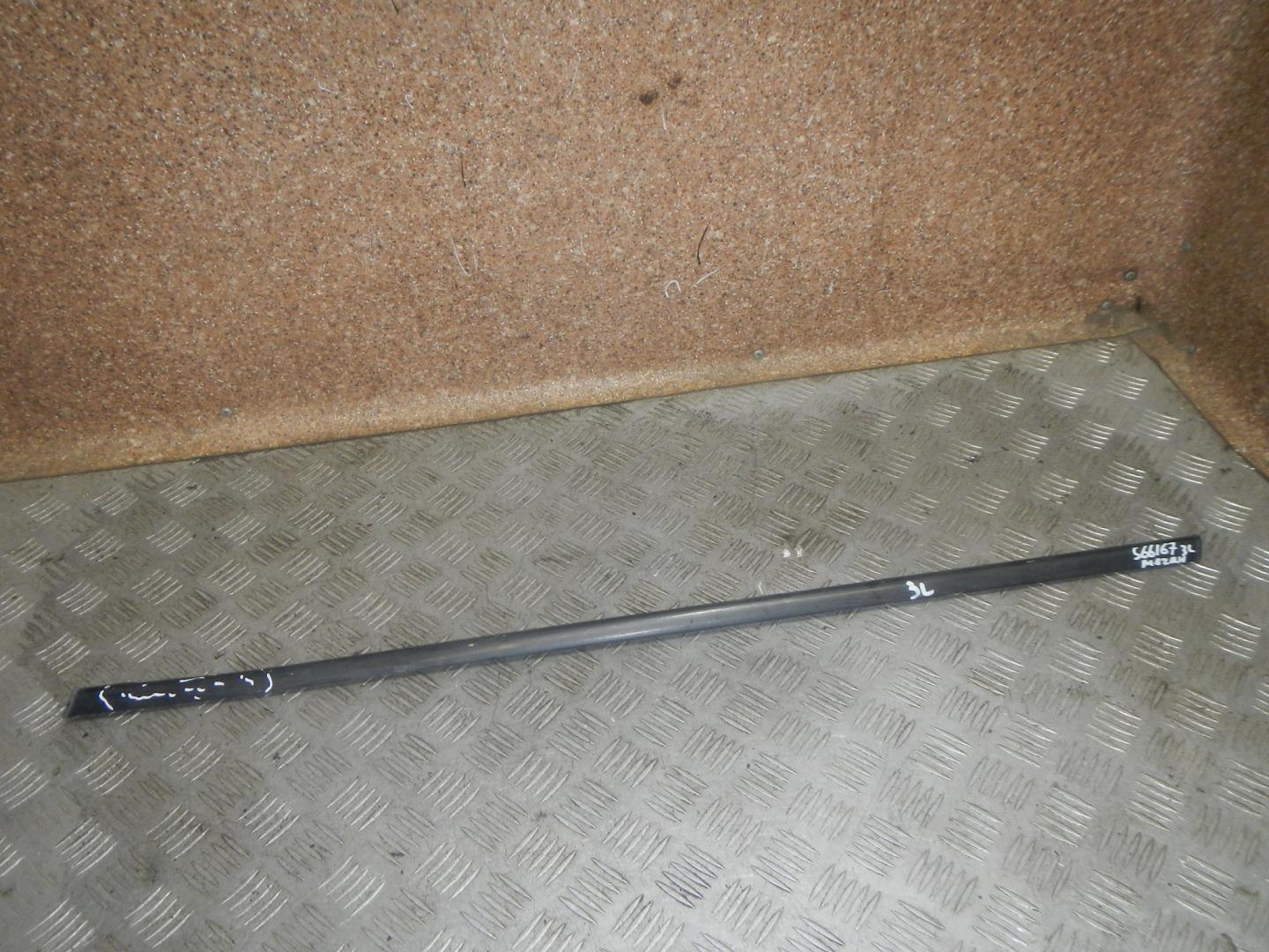 Накладка стекла заднего левого