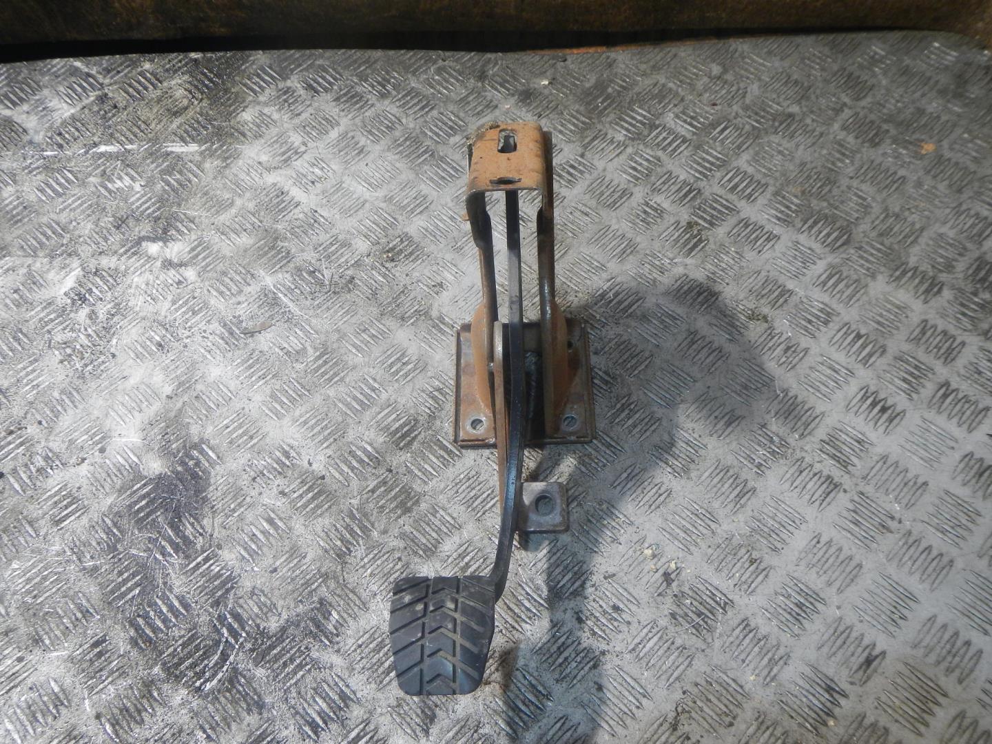 Педаль тормоза