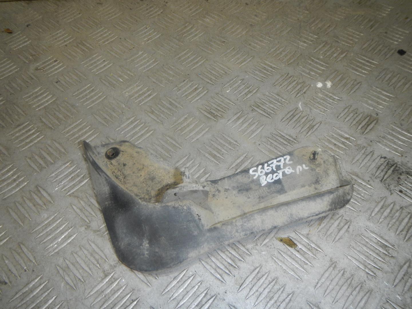 Брызговик передний левый