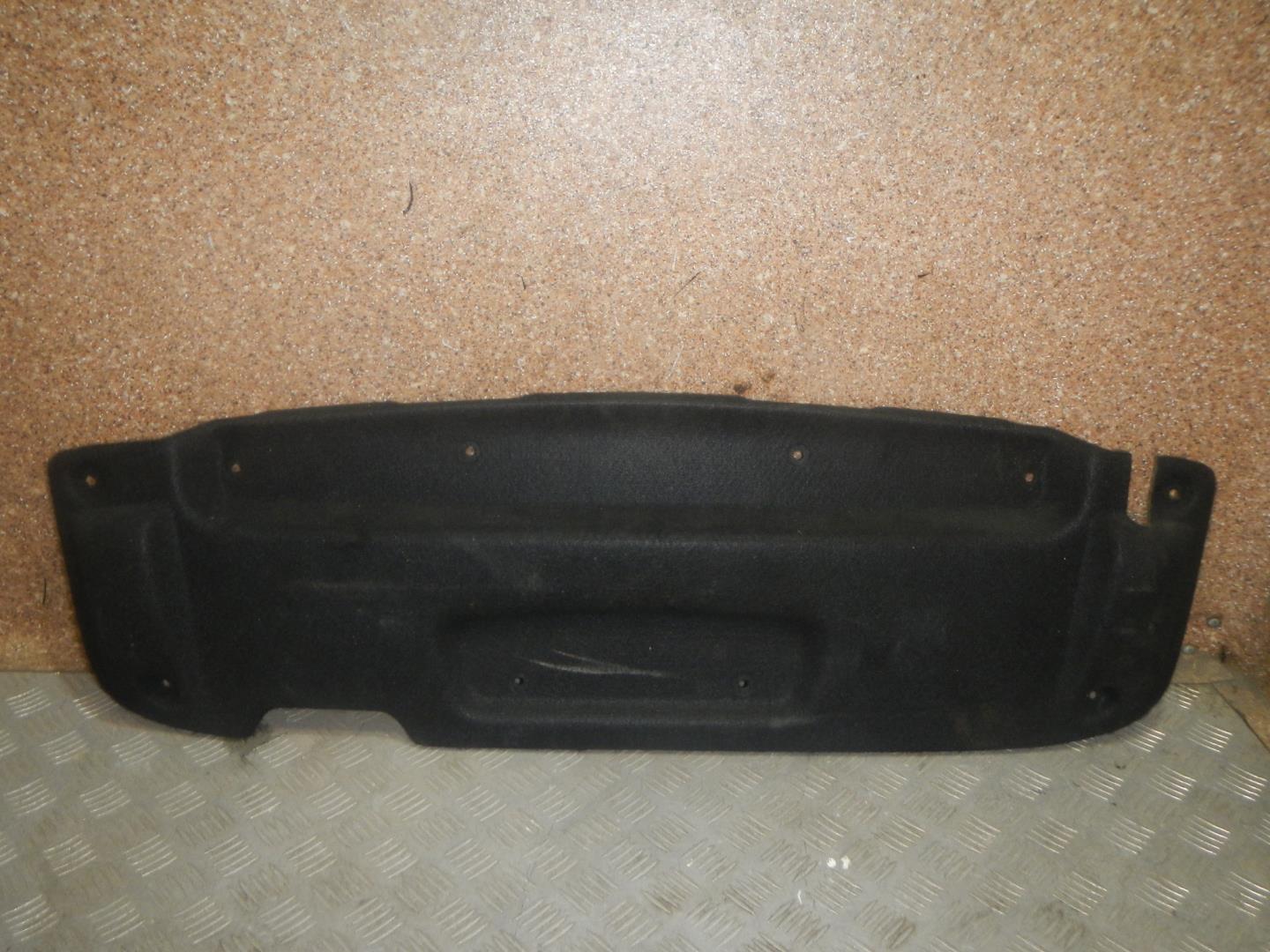 Обшивка крышки багажника