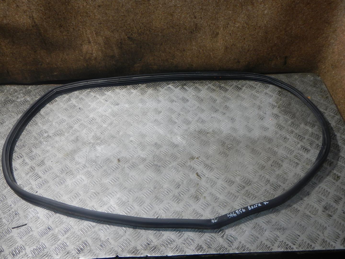 Уплотнитель двери