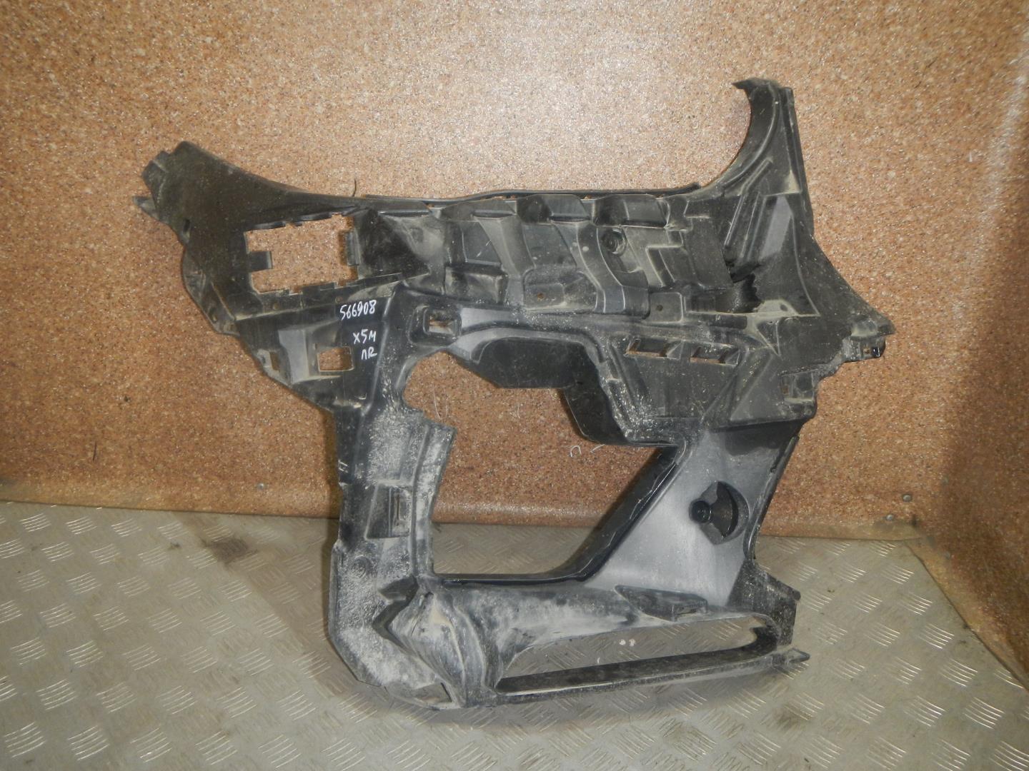 Кронштейн переднего бампера правый