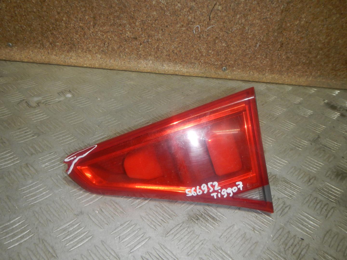 Фонарь задний внутренний правый