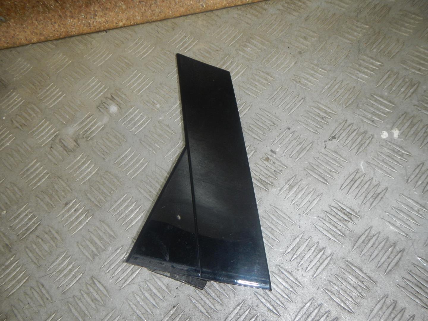 Накладка двери задней левой