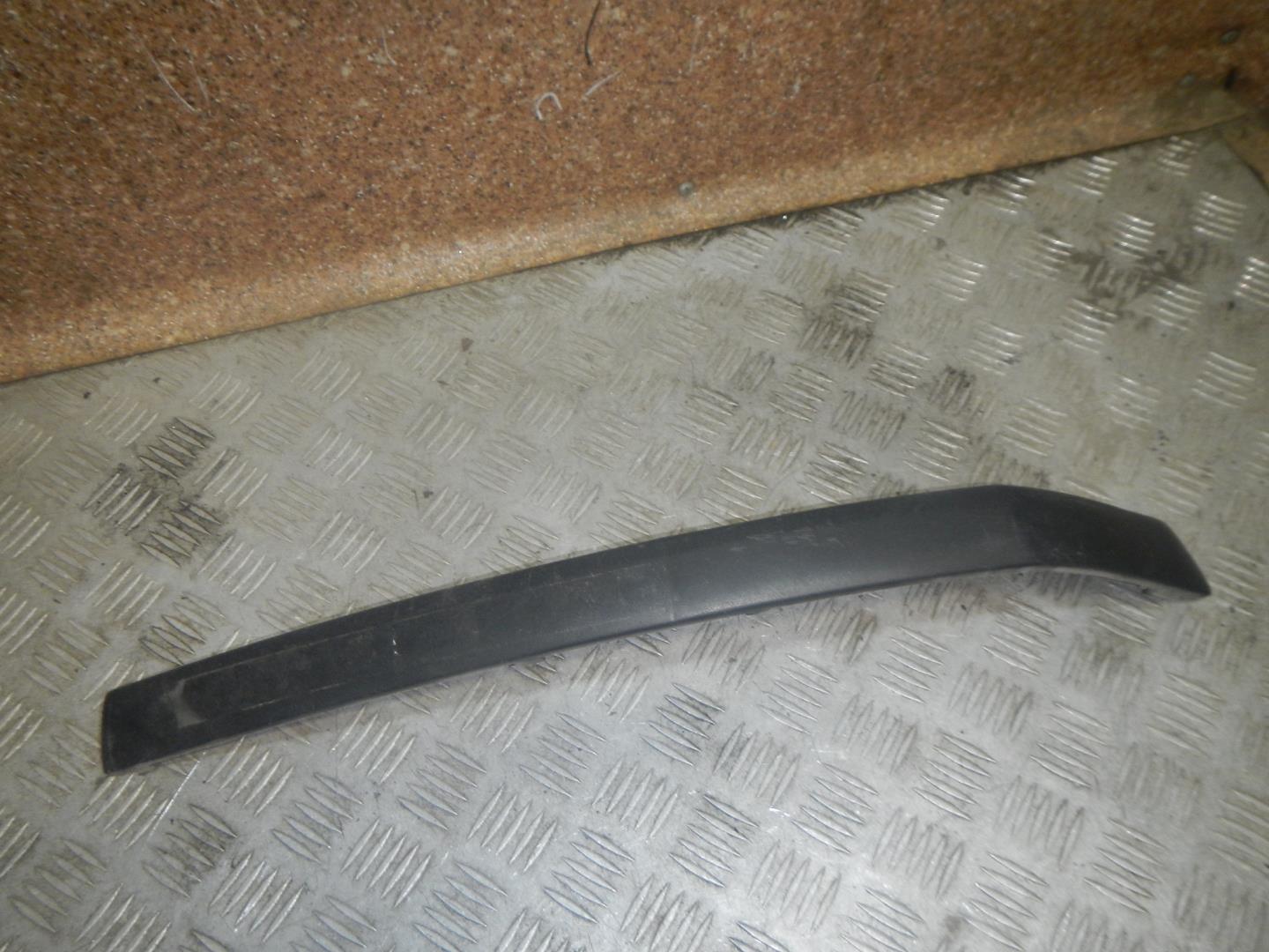 Молдинг переднего бампера правый