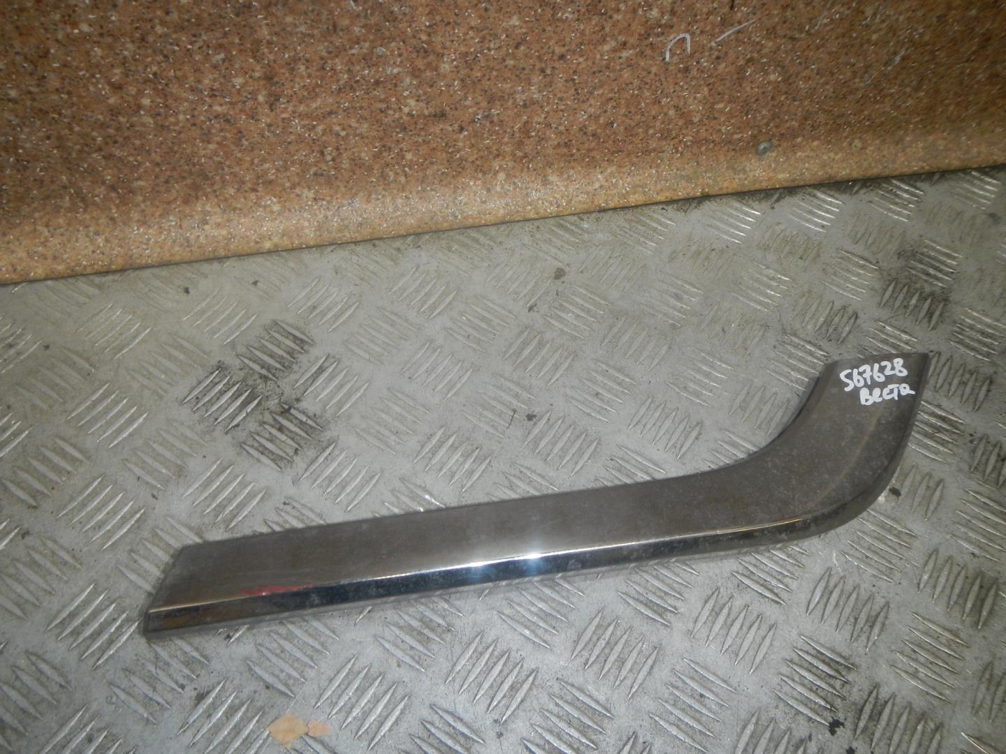 Молдинг переднего бампера правый