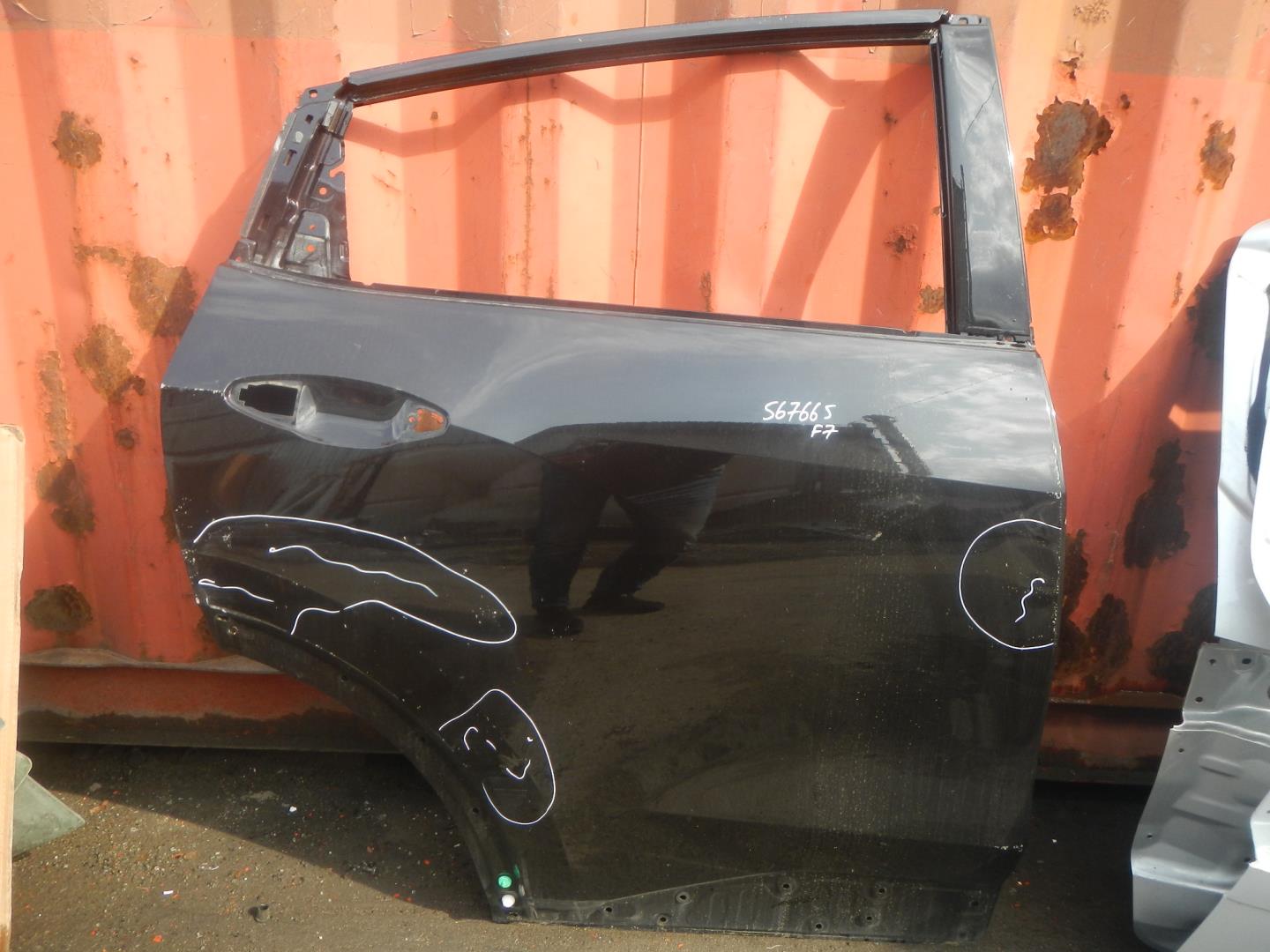 Дверь задняя правая