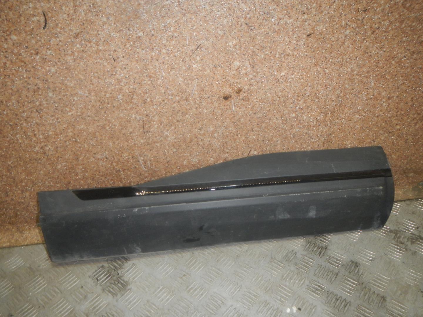 Молдинг задней правой двери