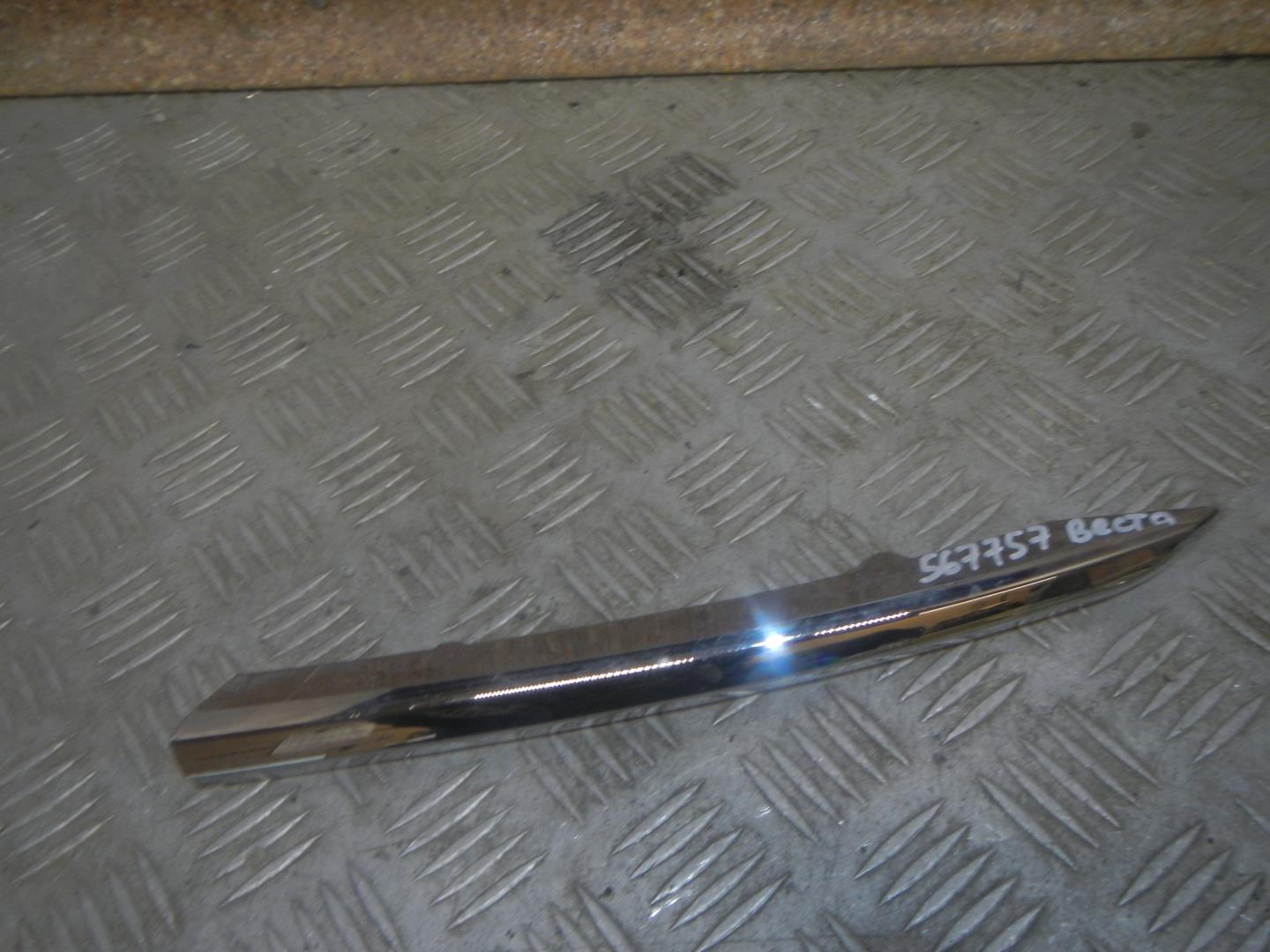 Молдинг переднего бампера левый