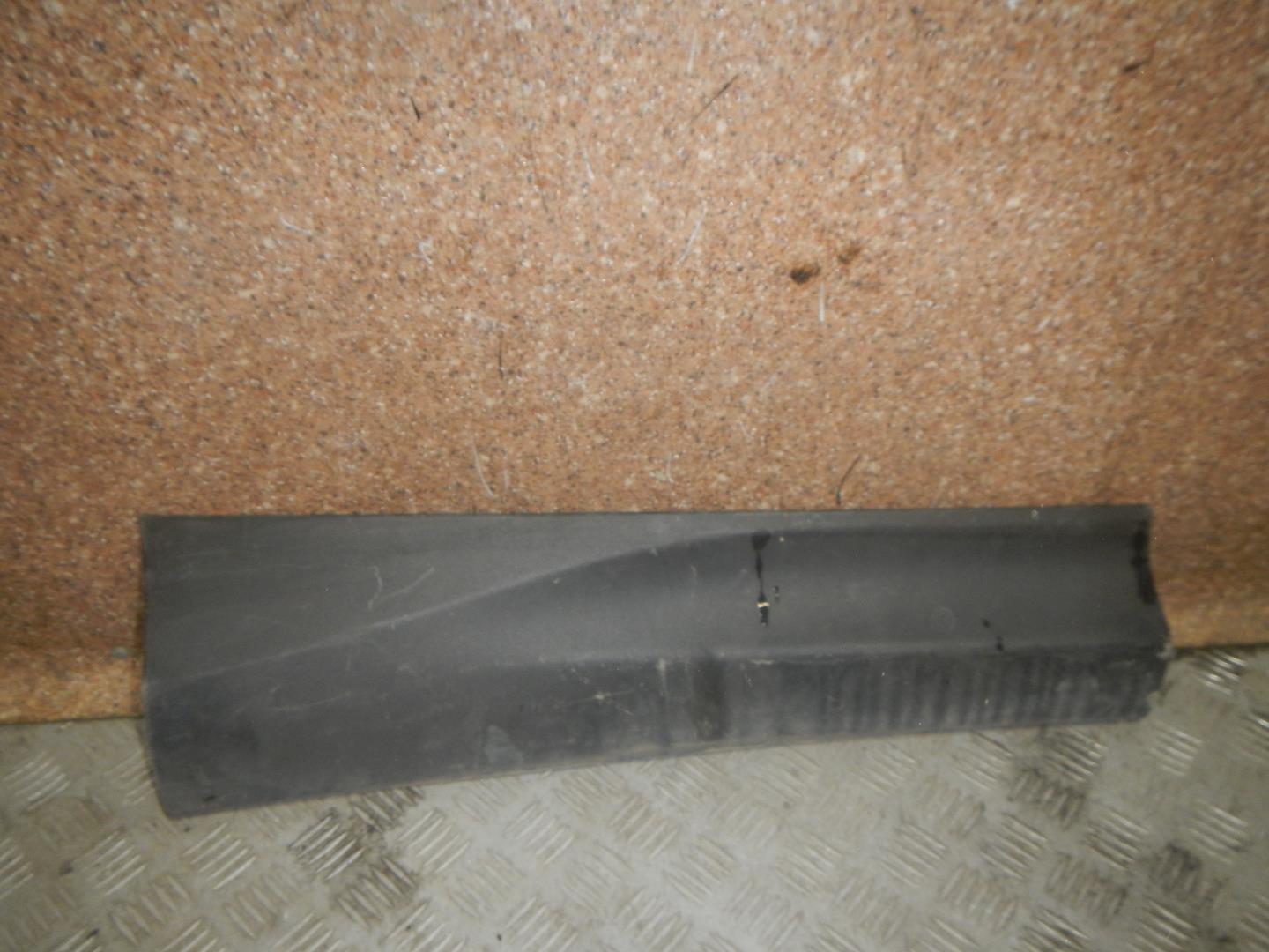 Молдинг задней правой двери